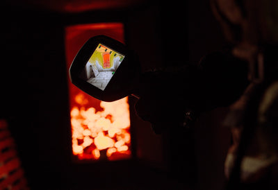 Včasná detekce požáru: proč je sledování teploty účinnější než klasické hasicí systémy